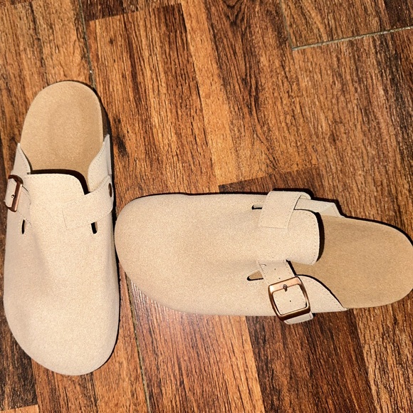 Beige Suede Buckle Slip-On Sandals size 39 (#49) - Picture 5 of 6